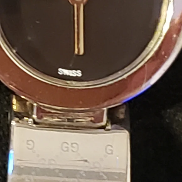 Gucci Silver and Black Watch - Picture 5 of 11